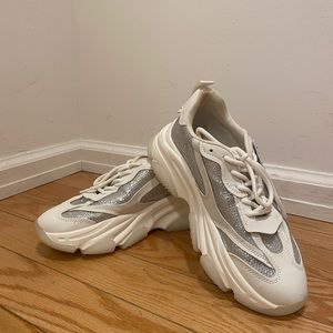 Steve Madden Seakers - WORN ONCE